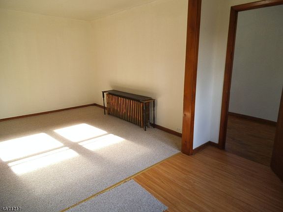 5th image of 915A Lee Ave