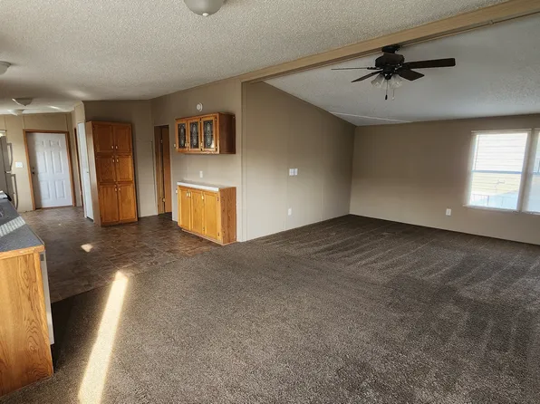 76 Deerfield Pines Dr, North Branch, MI 48461