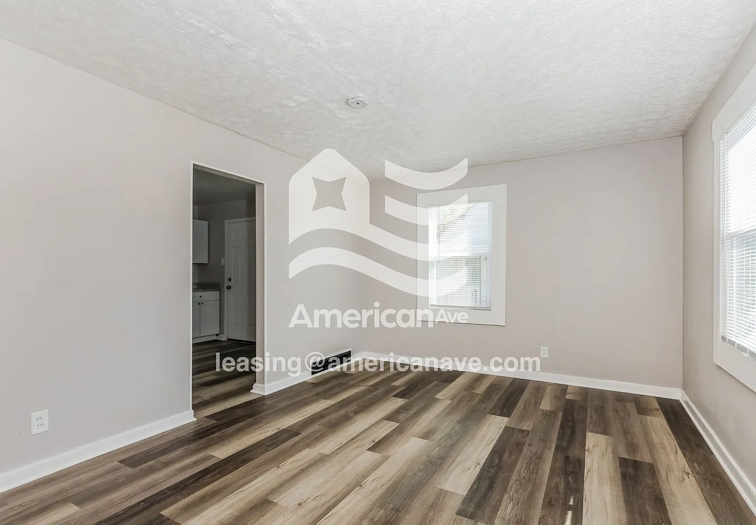 3 bed, 1.0 bath, 1051 sqft, $1,233 — Photo 4