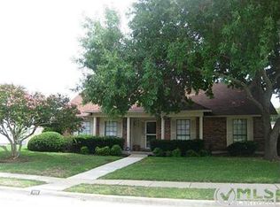 309 Hemlock Dr, Grand Prairie, TX 75052