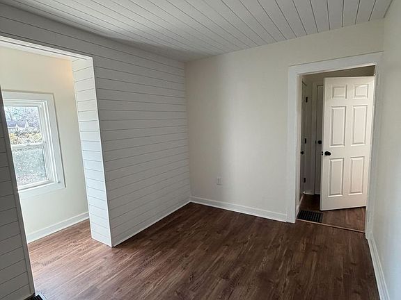 4th image of 236 Lakeview Dr