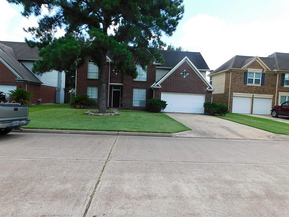 1st image of 18427 N Wimbledon Dr