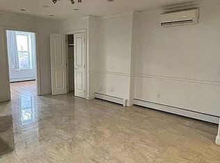 50 Clara St #1R, Brooklyn, NY 11218