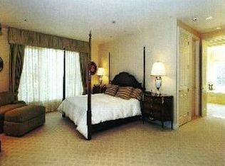 75 Saxony Ct, Manhasset, NY 11030