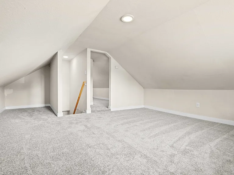 4340 E E St — Photo 10