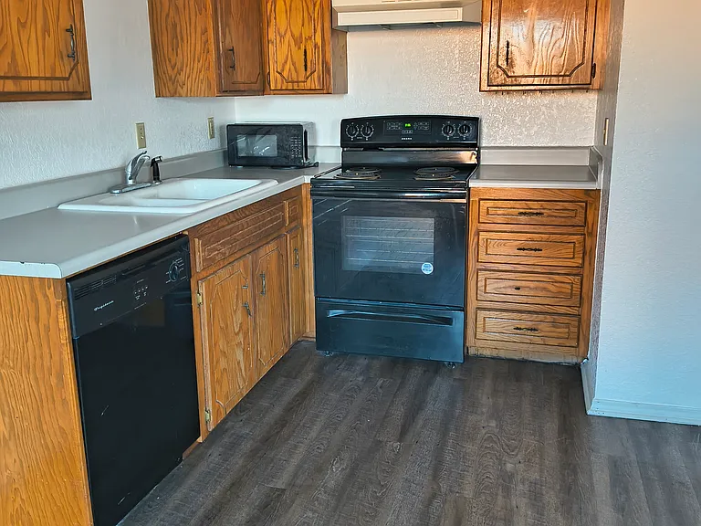 509-511 N Meredith Ave — Photo 8