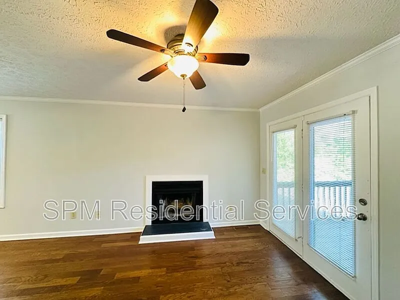 Savannah Court Condominiums — Photo 3