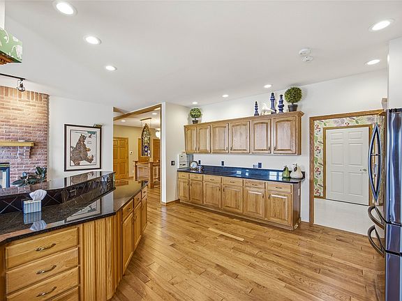 5th image of 809 NE Vail Ct