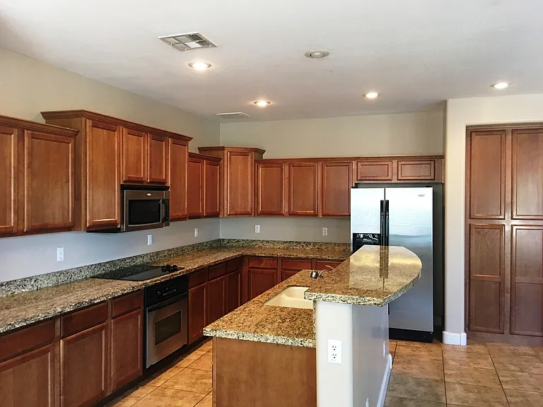 300 W Wisteria Pl — Photo 34