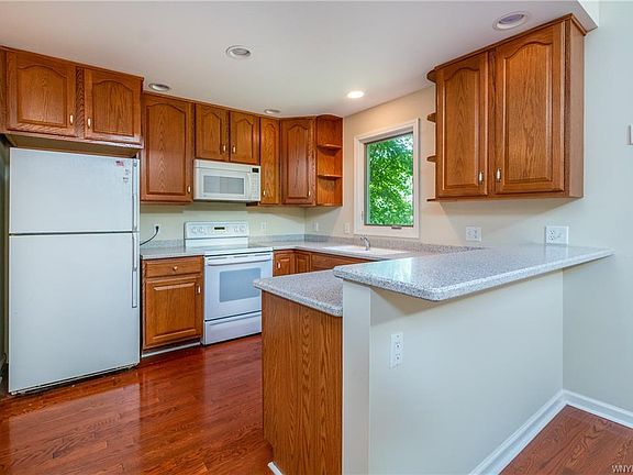 4th image of 1612 Old Manor Dr