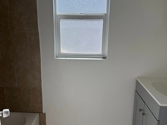 2nd image of 808 El Tejon Ave APT B