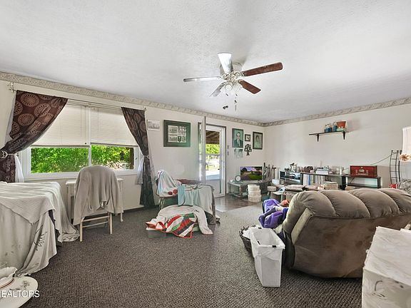 5th image of 800 Jennifer Dr