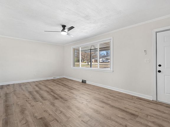 4th image of 105 Mauldin Cir