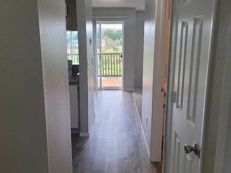 Hidden Creek Apartments — Photo 13