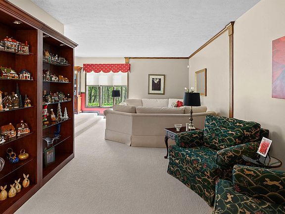 3rd image of 1422 Castle Dr