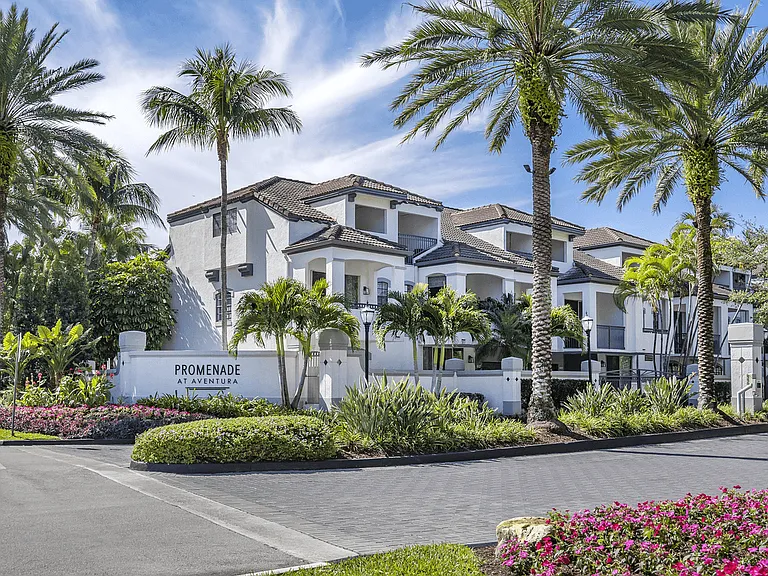 Promenade at Aventura Apartments — Photo 9
