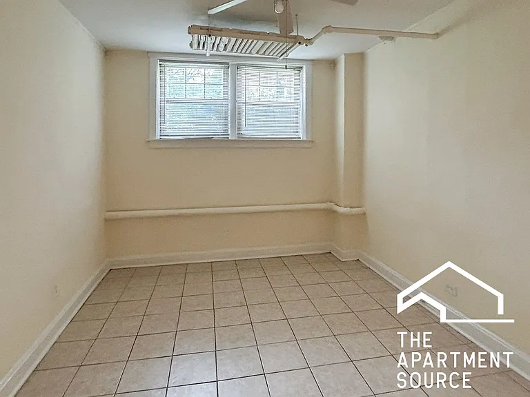 1926 W Winona St #GRD — Photo 2