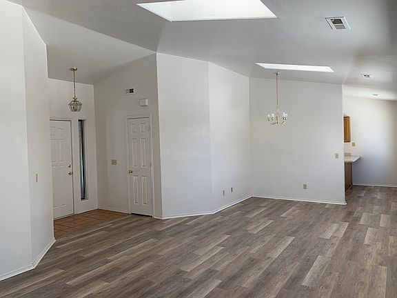 4th image of 3317 N Crest St