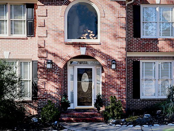 2nd image of 5031 Winding Hills Ln