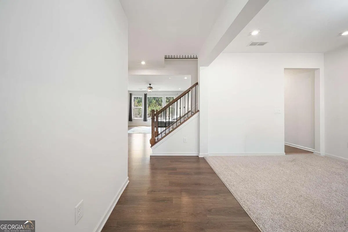 5 bed, 3.0 bath, 2960 sqft, $3,200 — Photo 4