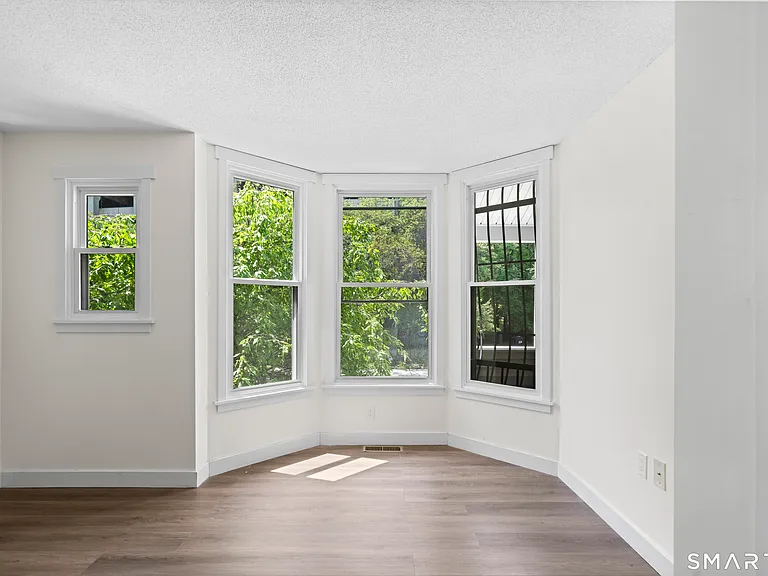 136 Maple Ave #B — Photo 9