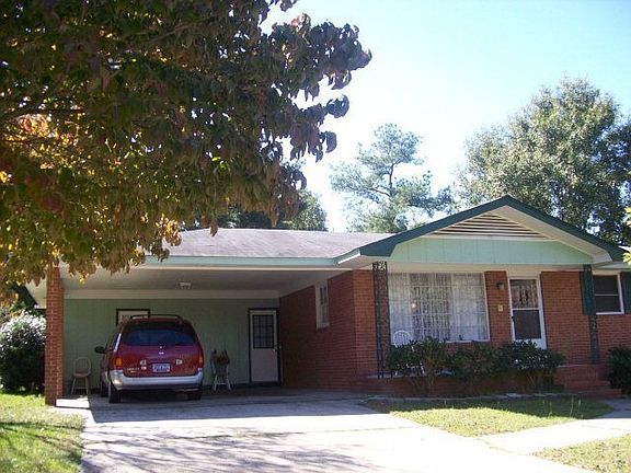 2nd image of 208 Ashley Cir