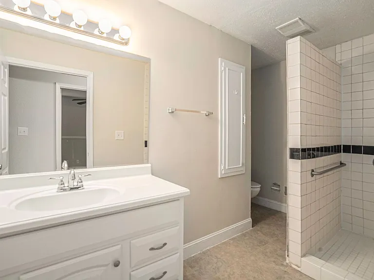 3845 Woodyhill Dr — Photo 9