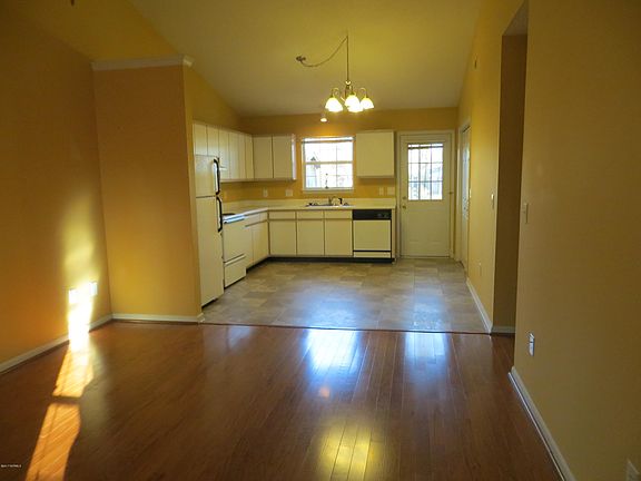 4th image of 1807-B Summerhaven Drive