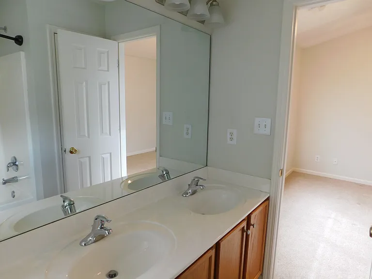 1147 Oak Blossom Way #1147 — Photo 5