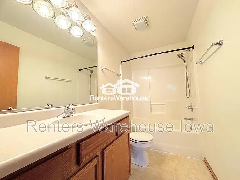 330 NE Cardinal Ln — Photo 28
