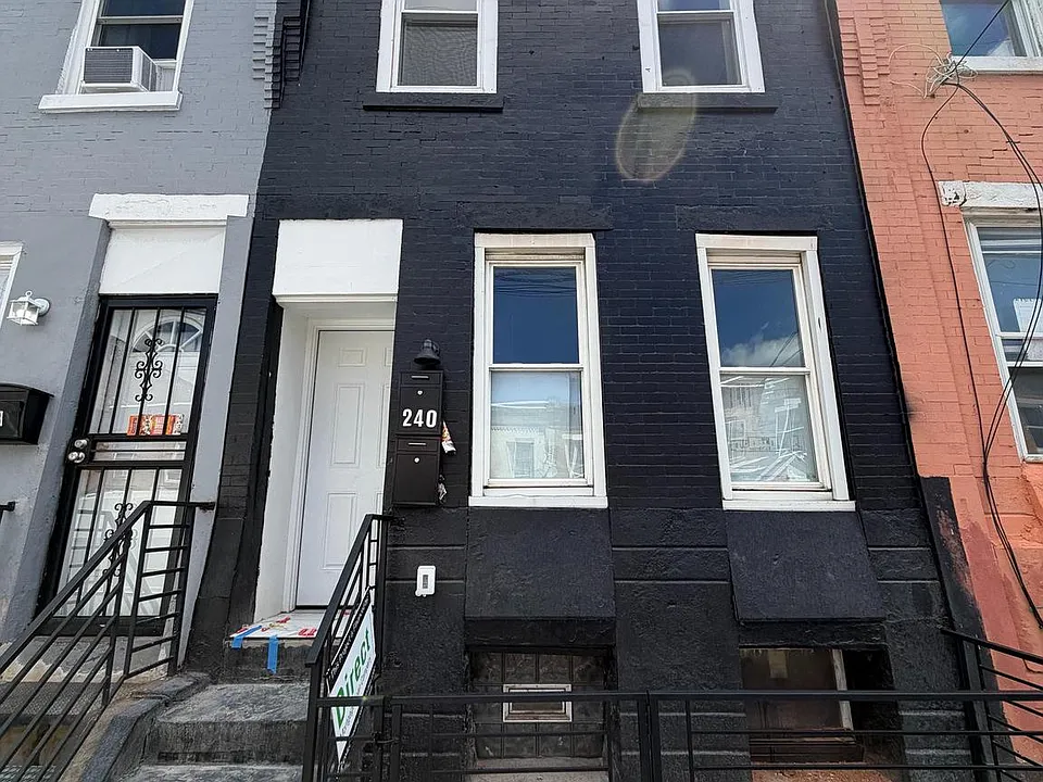 240 W Ontario St #1