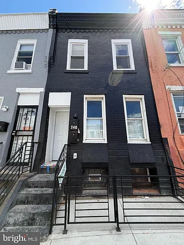 240 W Ontario St #1 Photo 1