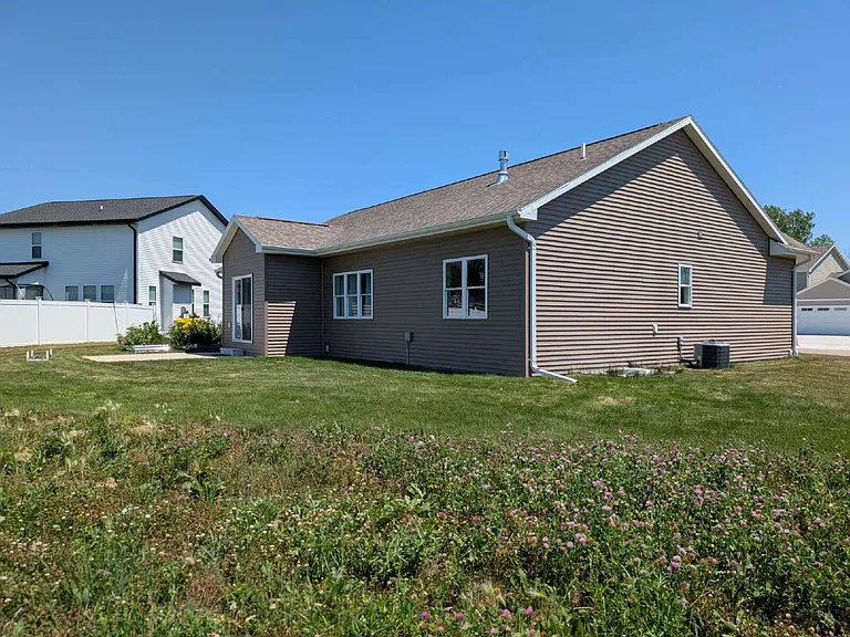 N8739 Connor Cir — Photo 59