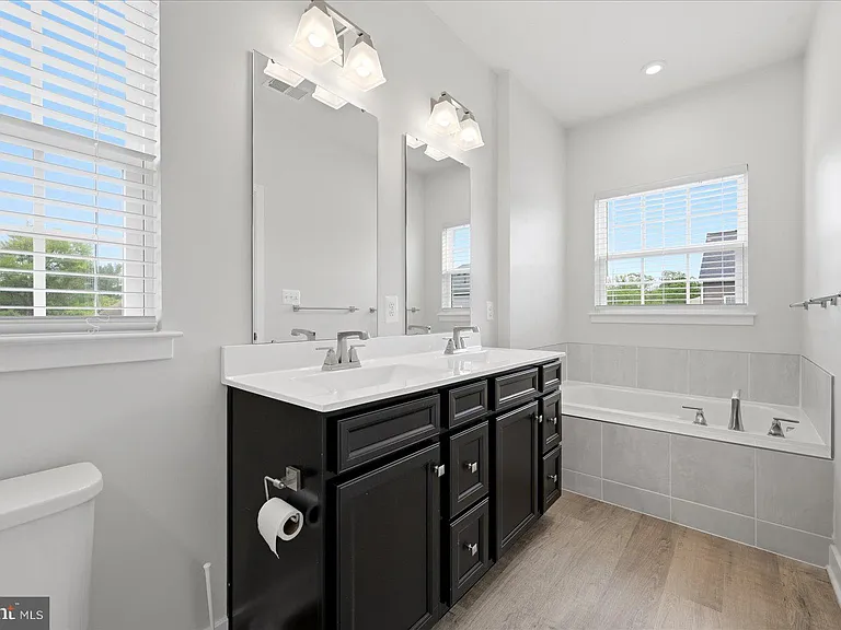 1550 Adamson Way — Photo 35