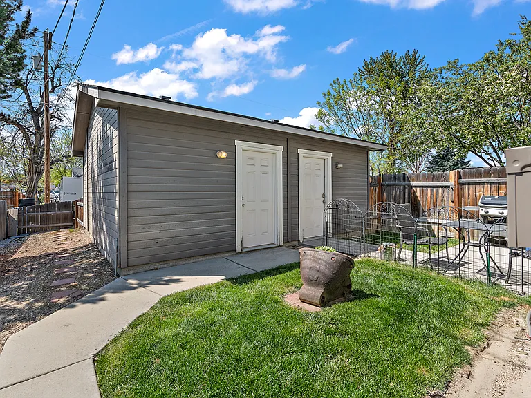1701 S Robert St — Photo 28