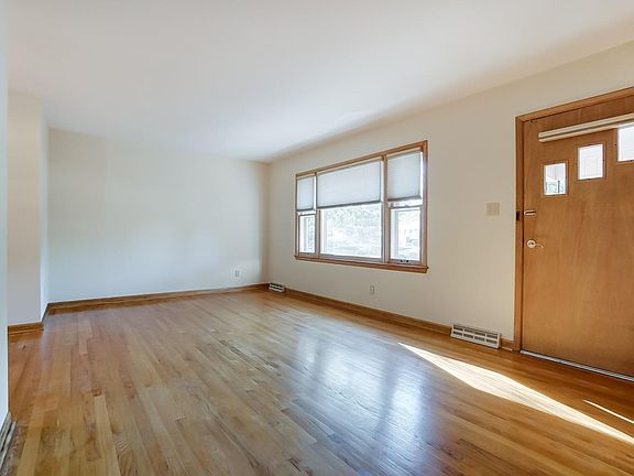 5th image of 2413 Elmo Pl