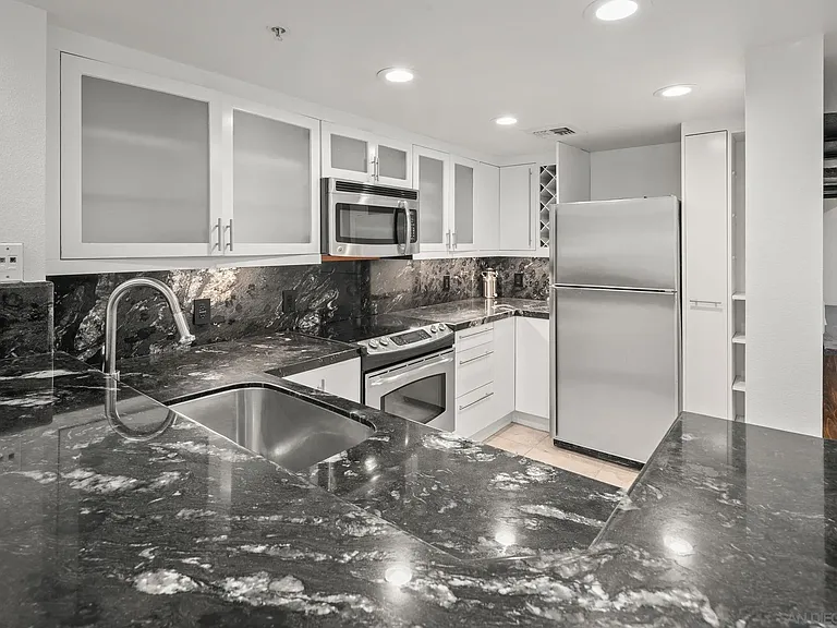 2400 5th Ave #438 — Photo 9