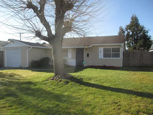 Move In Special. Two bedroom house, central heat & air. Morse & Hurley area. — Photo 1