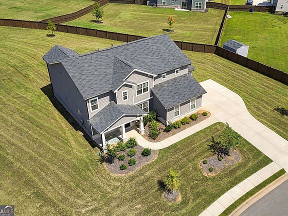 3rd image of 109 Bastian Rd