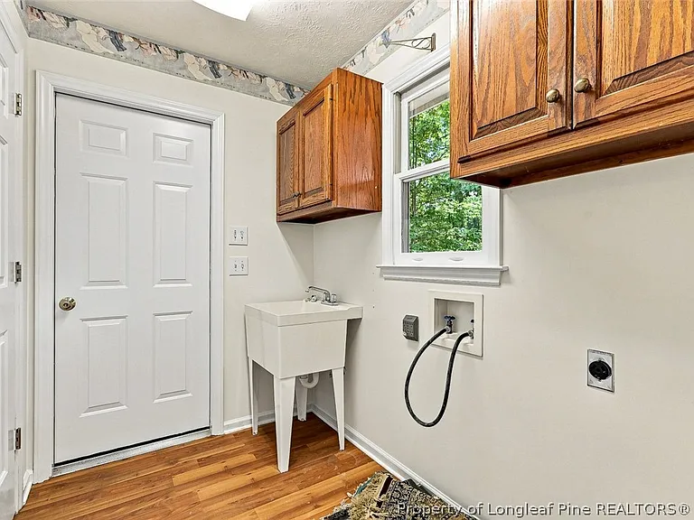 709 Essex Ct — Photo 23