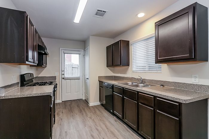 1st image of 5543 Latta Plantation Dr