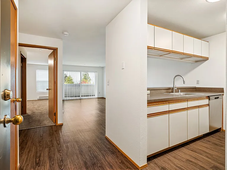 Daniels Apartments — Photo 6