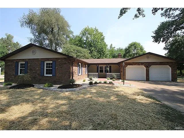 315 Whispering Oaks Dr photo 1
