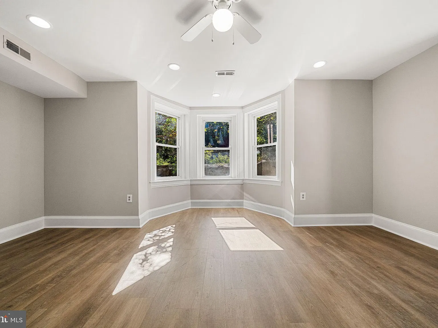 1 bed, 1.0 bath, 735 sqft, $2,100 — Photo 3