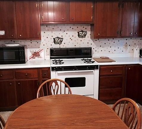 5th image of 640 Dumont Ave