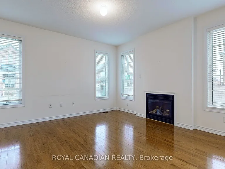 1 Green Spruce Rd — Photo 6
