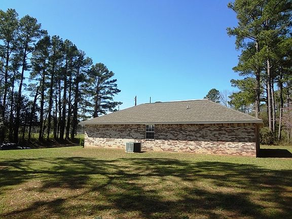 3rd image of 1218 Highland Park Dr