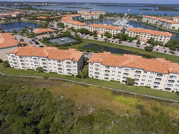 2nd image of 25 Harbour Isle Dr #304