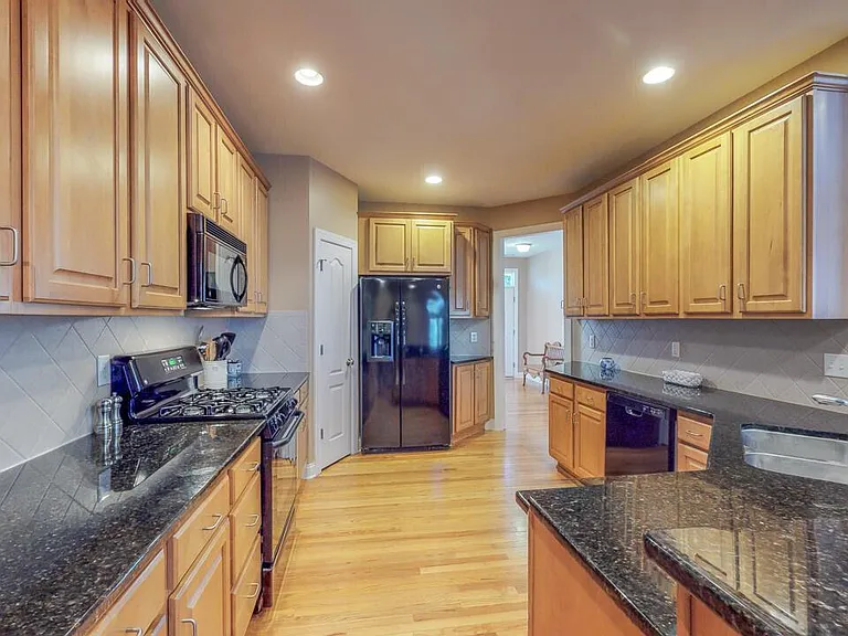 401 Waverly Hills Dr — Photo 8