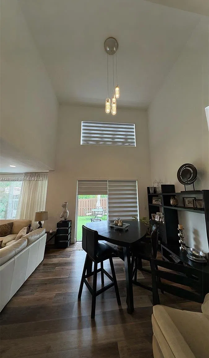 3 bed, 2287 sqft, $6,500 — Photo 3